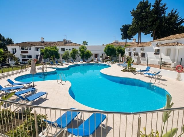 1 quarto Apartamento para venda em El Paraiso, Estepona com piscina - 249 500 € (Ref: 9698731)