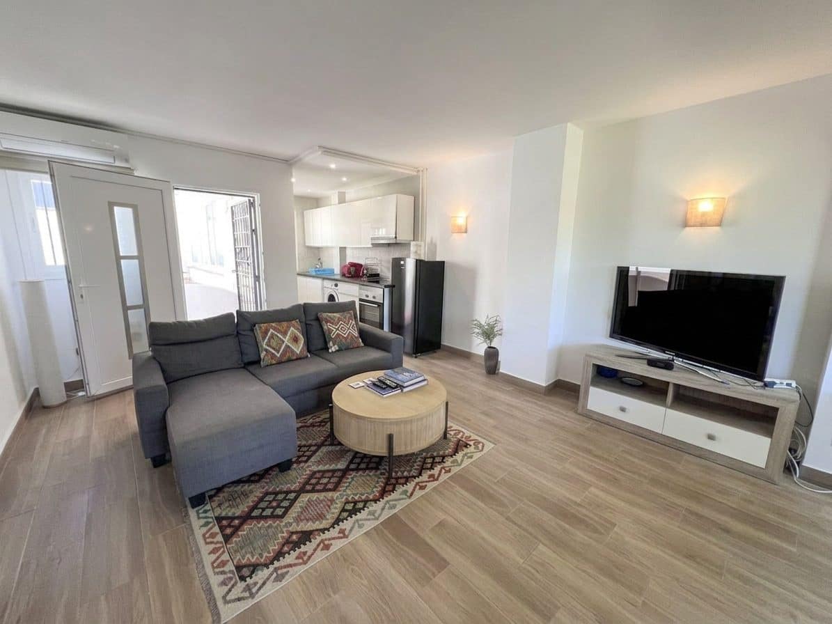 1 makuuhuone Huoneisto myytävänä paikassa El Paraiso mukana uima-altaan - 249 500 € (Ref: 9698731)