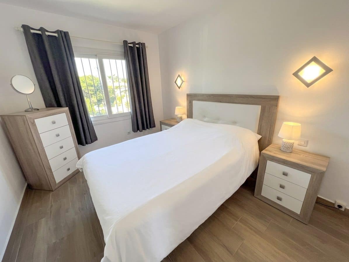 1 makuuhuone Huoneisto myytävänä paikassa El Paraiso mukana uima-altaan - 249 500 € (Ref: 9698731)