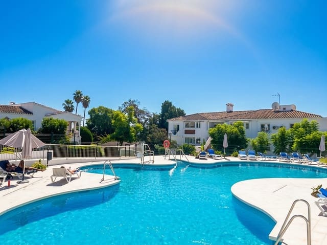 1 quarto Apartamento para venda em El Paraiso, Estepona com piscina - 249 500 € (Ref: 9698731)