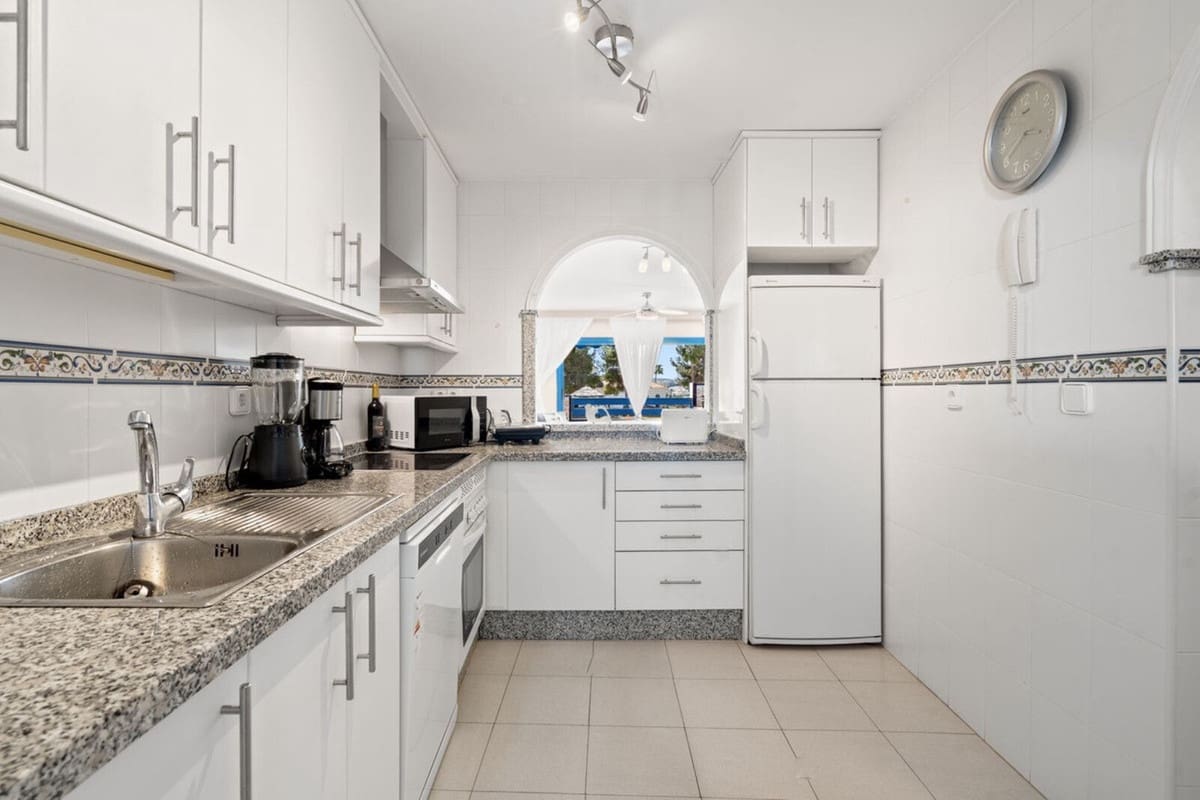 2 chambre Appartement à vendre à La Duquesa / Puerto de la Duquesa avec piscine garage - 339 000 € (Ref: 9701493)