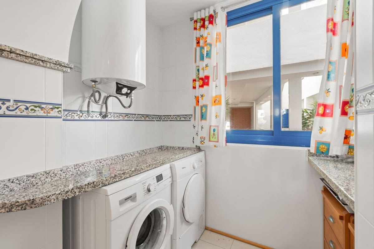 2 chambre Appartement à vendre à La Duquesa / Puerto de la Duquesa avec piscine garage - 339 000 € (Ref: 9701493)