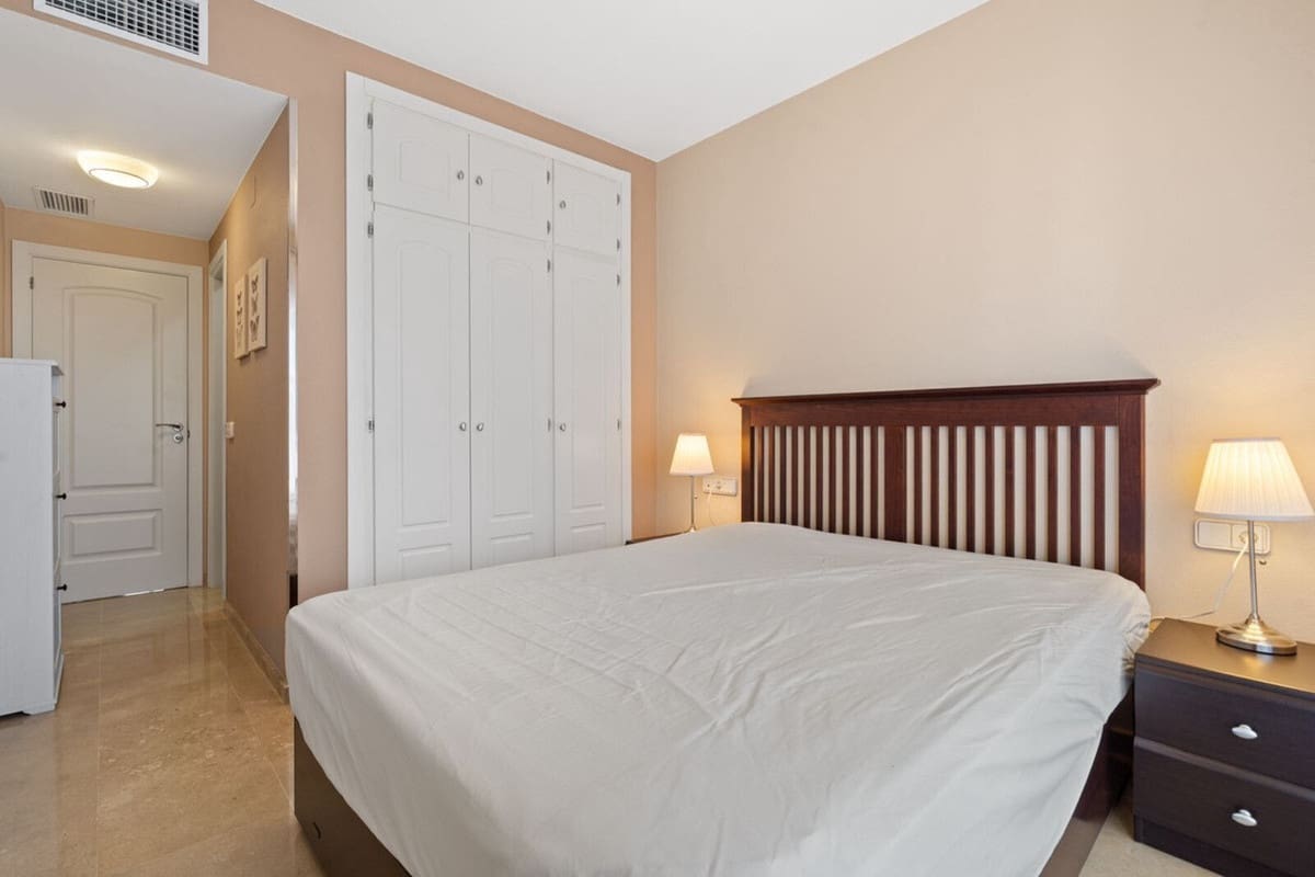 2 chambre Appartement à vendre à La Duquesa / Puerto de la Duquesa avec piscine garage - 339 000 € (Ref: 9701493)
