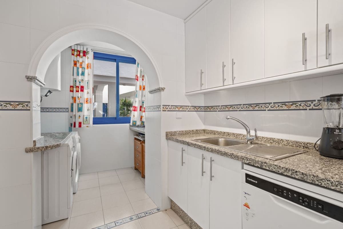 2 chambre Appartement à vendre à La Duquesa / Puerto de la Duquesa avec piscine garage - 339 000 € (Ref: 9701493)