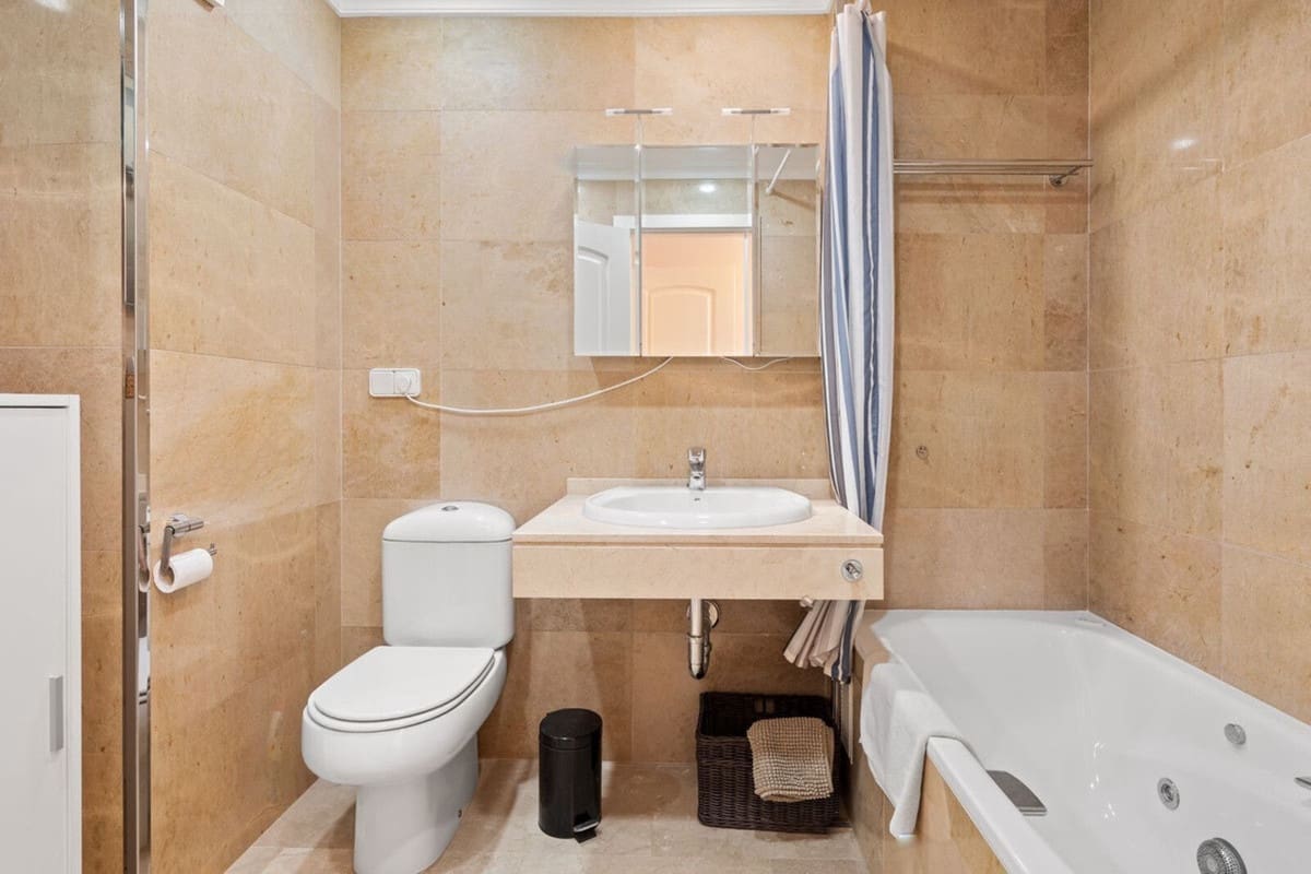 2 chambre Appartement à vendre à La Duquesa / Puerto de la Duquesa avec piscine garage - 339 000 € (Ref: 9701493)