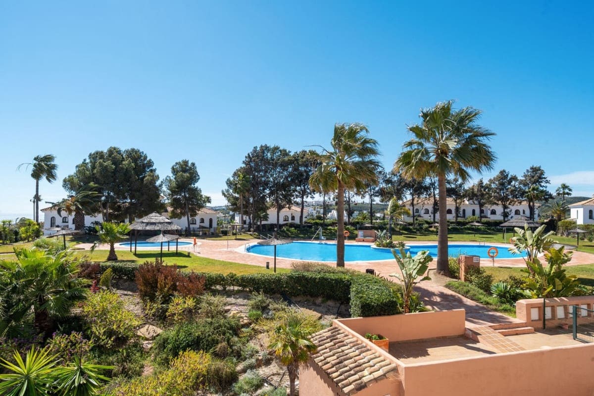 2 chambre Appartement à vendre à La Duquesa / Puerto de la Duquesa avec piscine garage - 339 000 € (Ref: 9701493)
