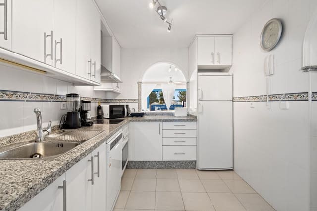 2 quarto Apartamento para venda em La Duquesa / Puerto de la Duquesa, Manilva com piscina garagem - 339 000 € (Ref: 9701493)
