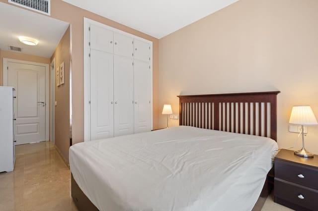 2 quarto Apartamento para venda em La Duquesa / Puerto de la Duquesa, Manilva com piscina garagem - 339 000 € (Ref: 9701493)