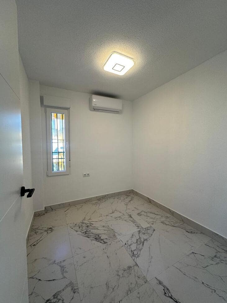 3 chambre Appartement à vendre à Torrevieja - 179 950 € (Ref: 9704900)