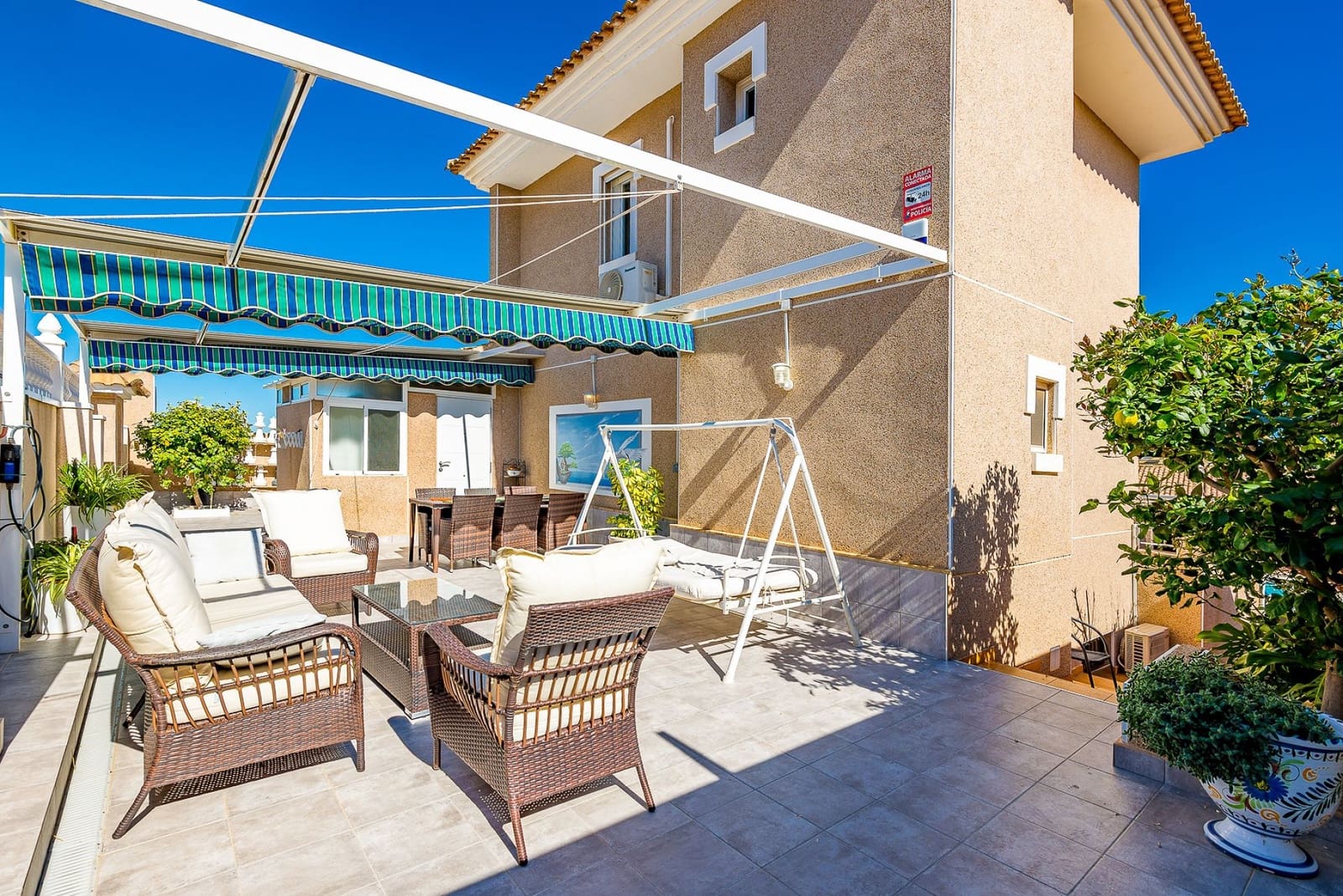 5 bedroom Villa for sale in Torrevieja with pool garage - € 396,000 (Ref: 9704901)