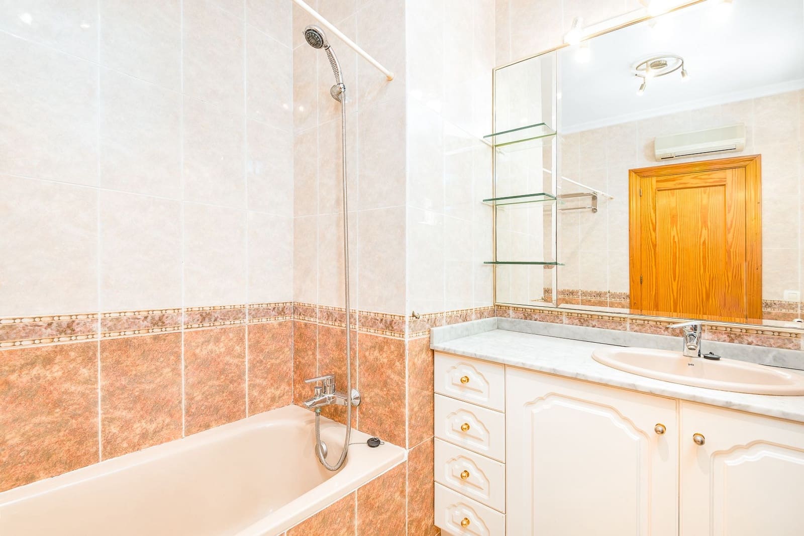 5 bedroom Villa for sale in Torrevieja with pool garage - € 396,000 (Ref: 9704901)