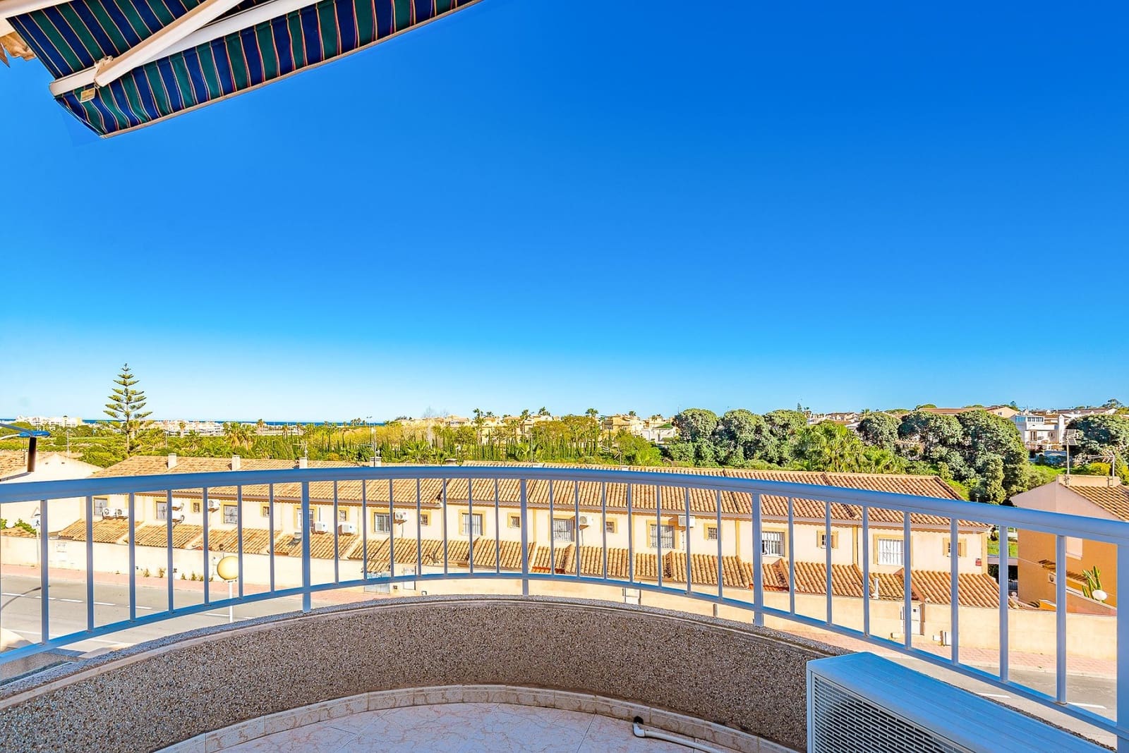 5 bedroom Villa for sale in Torrevieja with pool garage - € 396,000 (Ref: 9704901)