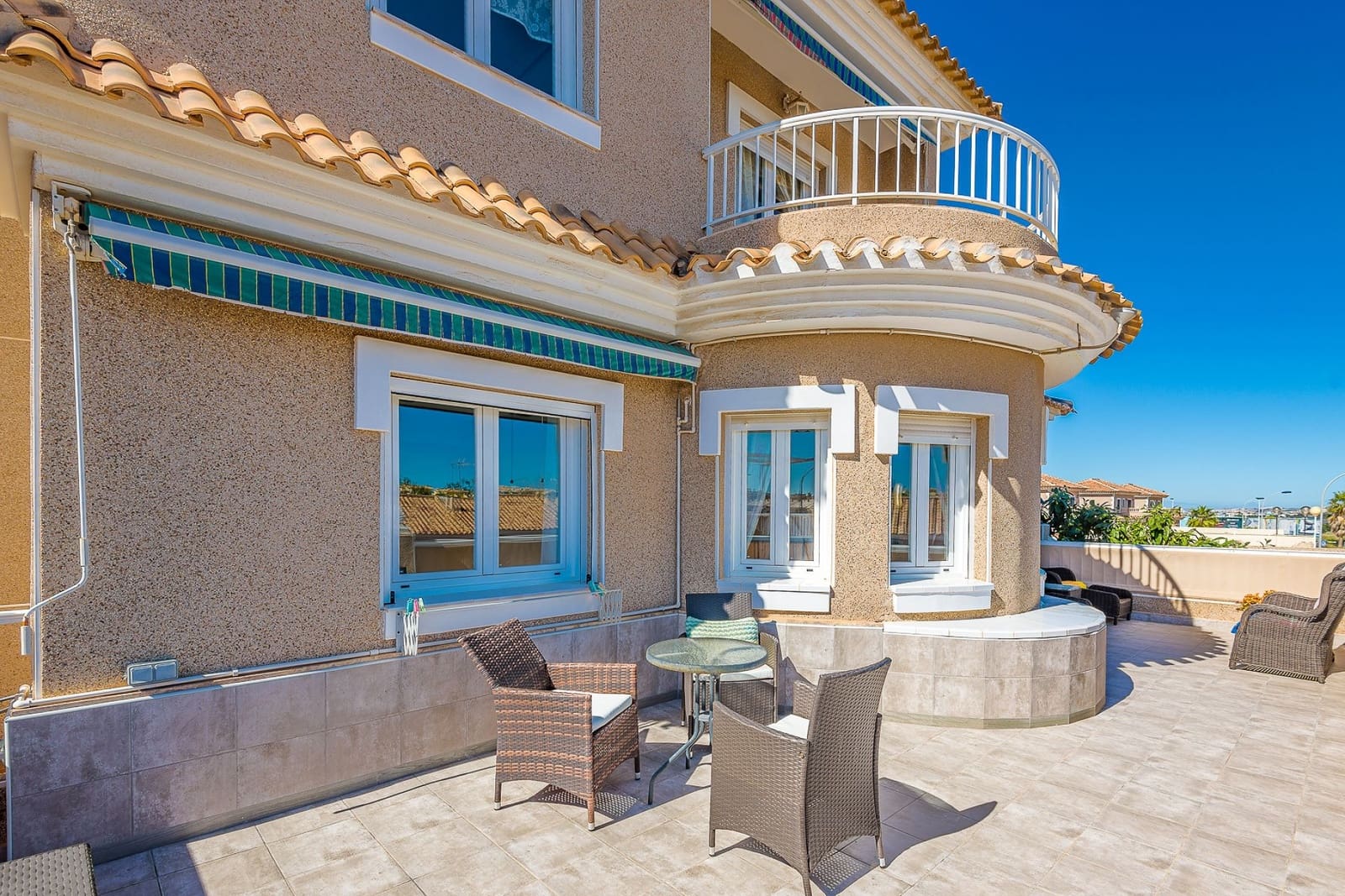 5 bedroom Villa for sale in Torrevieja with pool garage - € 396,000 (Ref: 9704901)