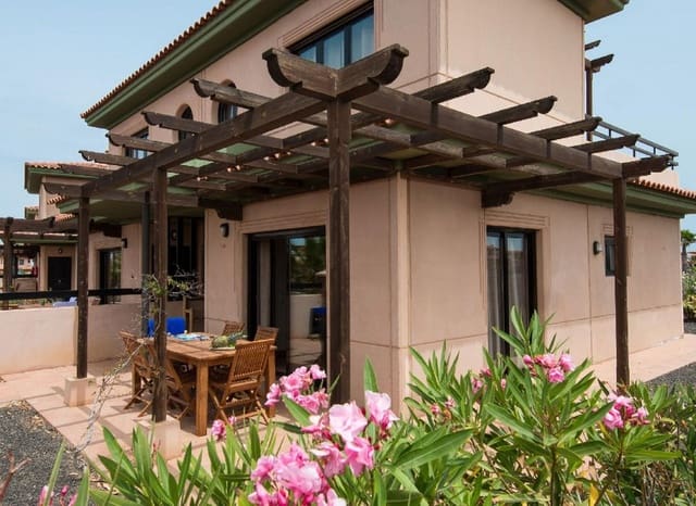 2 bedroom Terraced Villa for sale in Lajares, La Oliva with pool - € 220,000 (Ref: 9709467)