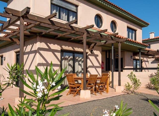 2 bedroom Terraced Villa for sale in Lajares, La Oliva with pool - € 220,000 (Ref: 9709467)