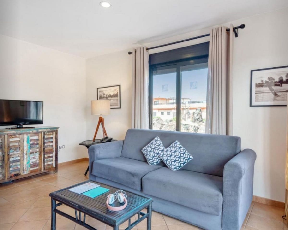 2 Zimmer Reihenhaus zu verkaufen in Lajares mit Pool - 220.000 € (Ref: 9709467)