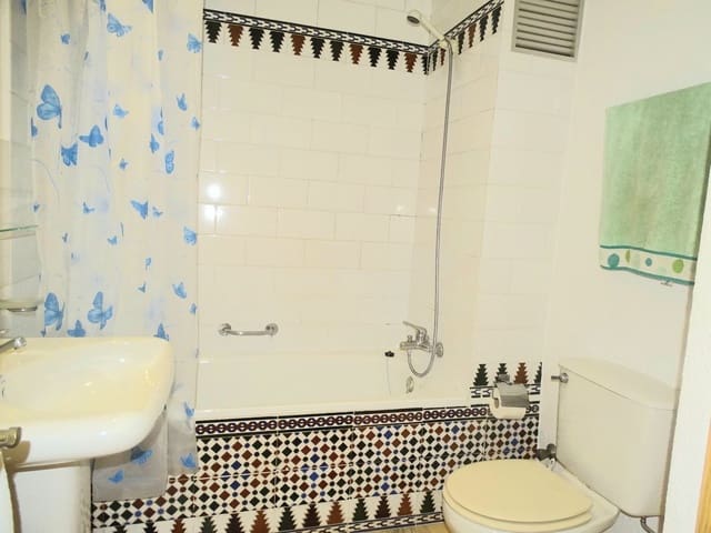 Leilighet til salgs i Torremolinos med svømmebasseng - € 225 500 (Ref: 9711862)