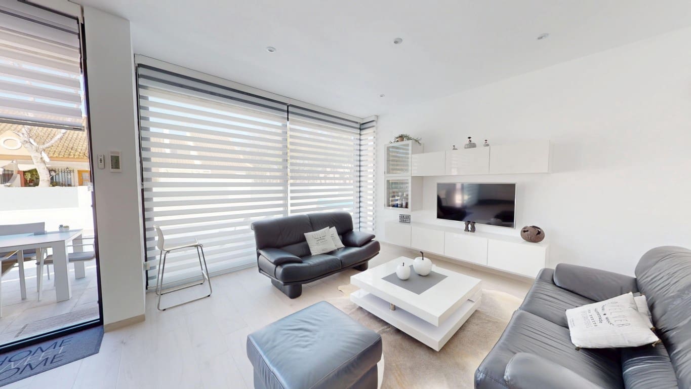 3 soverom Villa til salgs i Los Alcazares med svømmebasseng garasje - € 469 000 (Ref: 9711866)