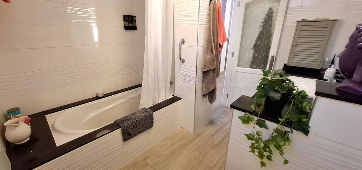 2 bedroom Apartment for sale in Corralejo - € 329,000 (Ref: 9714755)