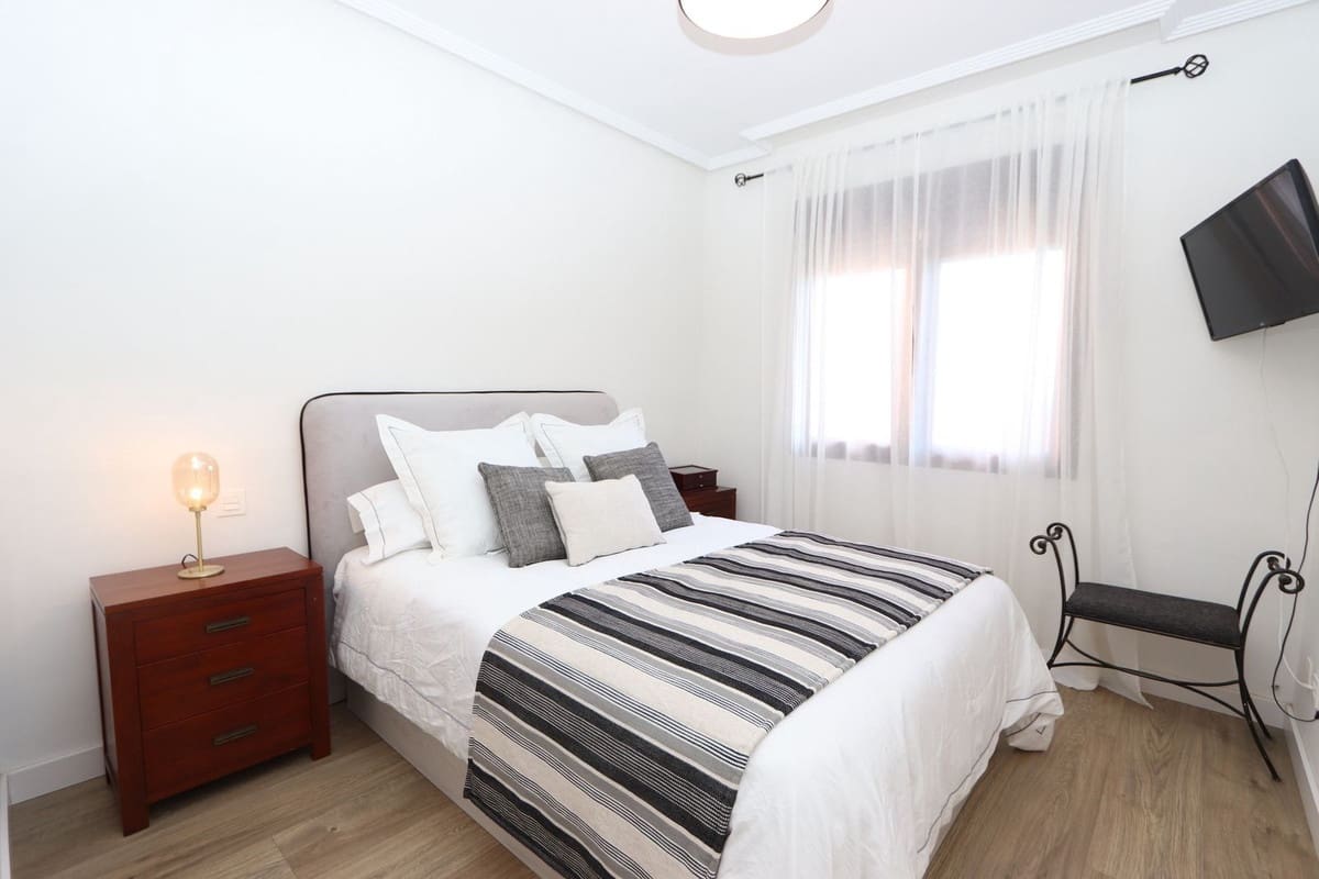 3 bedroom Apartment for sale in Los Alcazares with pool garage - € 249,000 (Ref: 9714757)