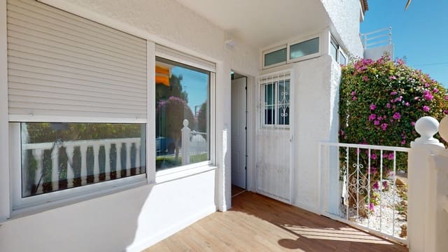 Bungalow de 2 habitaciones en Villamartin, Orihuela en venta - 225.000 € (Ref: 9714763)