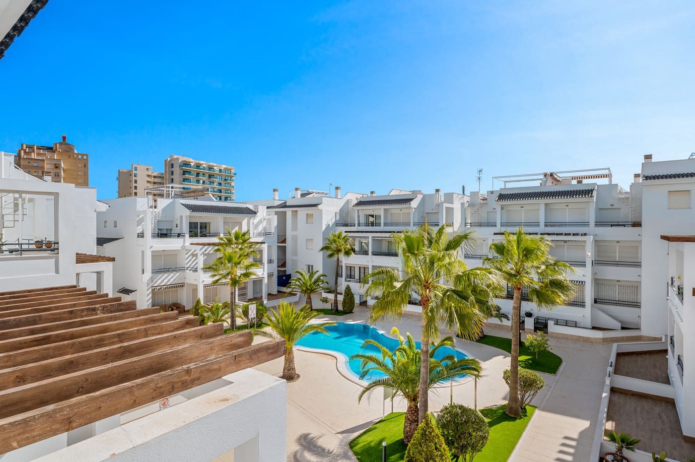 2 bedroom Apartment for sale in Torrevieja with garage - € 249,000 (Ref: 9714778)