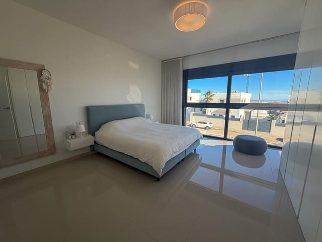 4 makuuhuone Huvila myytävänä paikassa San Miguel de Salinas mukana uima-altaan - 580 000 € (Ref: 9714781)