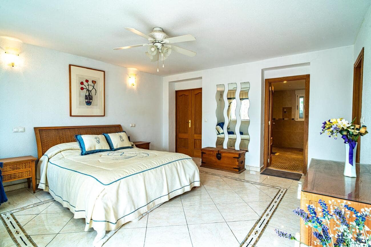 4 Zimmer Villa zu verkaufen in Orihuela mit Pool - 640.000 € (Ref: 9714783)