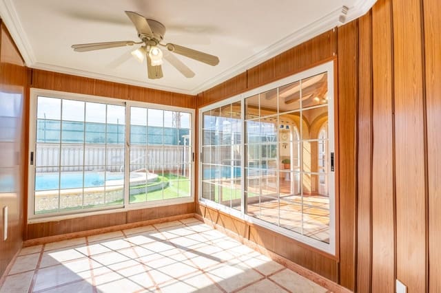 6 makuuhuone Huvila myytävänä paikassa El Chaparral, Torrevieja mukana uima-altaan - 645 000 € (Ref: 9714789)