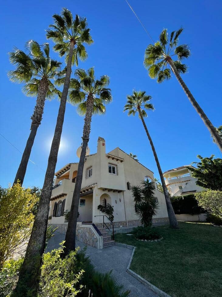 Chalet de 3 habitaciones en Villamartin en venta - 639.000 € (Ref: 9714799)