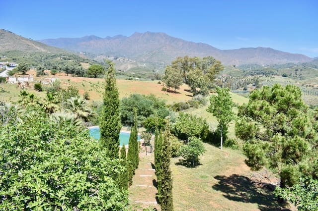 4 bedroom Villa for sale in Mijas Costa, Mijas with pool - € 1,195,000 (Ref: 9714812)