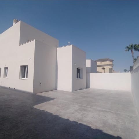 3 slaapkamer Villa te koop in Parque de las Naciones, Torrevieja met zwembad - € 640.000 (Ref: 9714814)