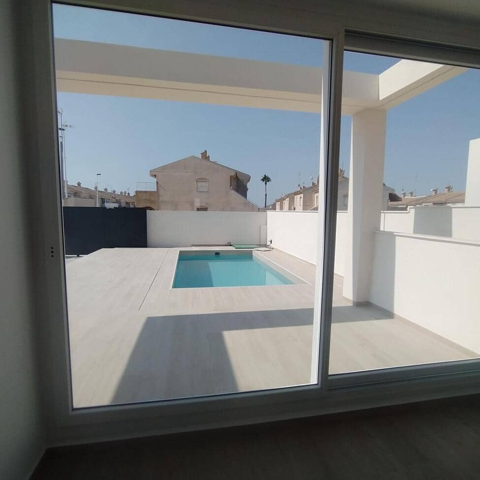 3 slaapkamer Villa te koop in Torrevieja met zwembad - € 640.000 (Ref: 9714814)