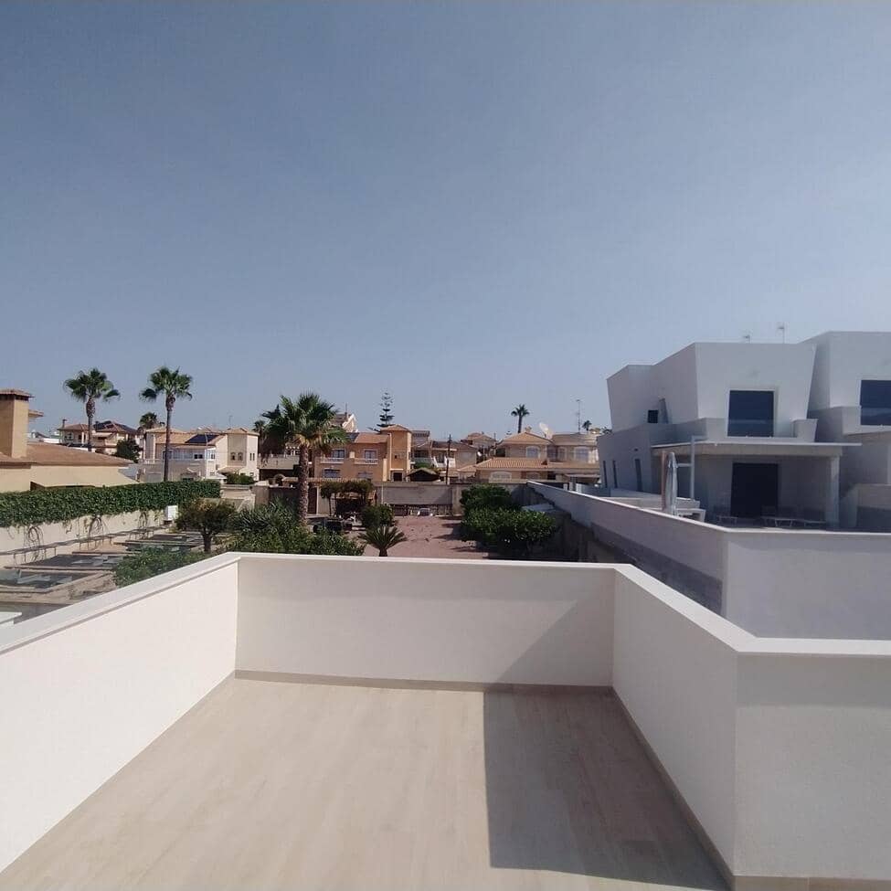 3 slaapkamer Villa te koop in Torrevieja met zwembad - € 640.000 (Ref: 9714814)