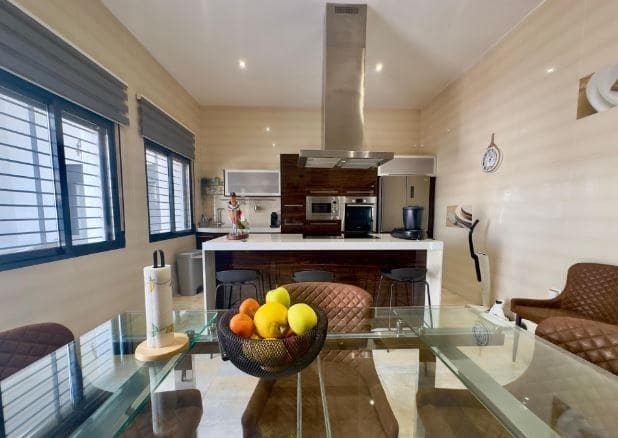 4 quarto Moradia para venda em Pilar de la Horadada com piscina - 595 000 € (Ref: 9719796)