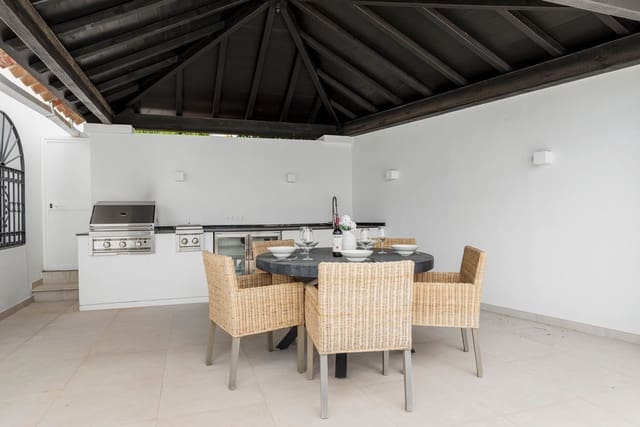 5 Zimmer Villa zu verkaufen in El Paraíso, Benahavís mit Pool Garage - 2.750.000 € (Ref: 9719798)