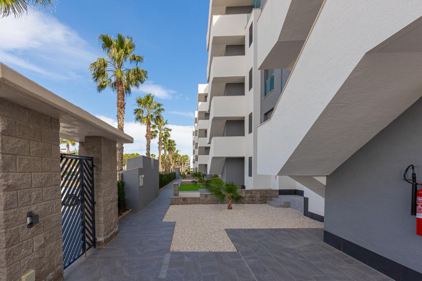 2 quarto Apartamento para venda em Guardamar del Segura com piscina garagem - 259 000 € (Ref: 9721528)