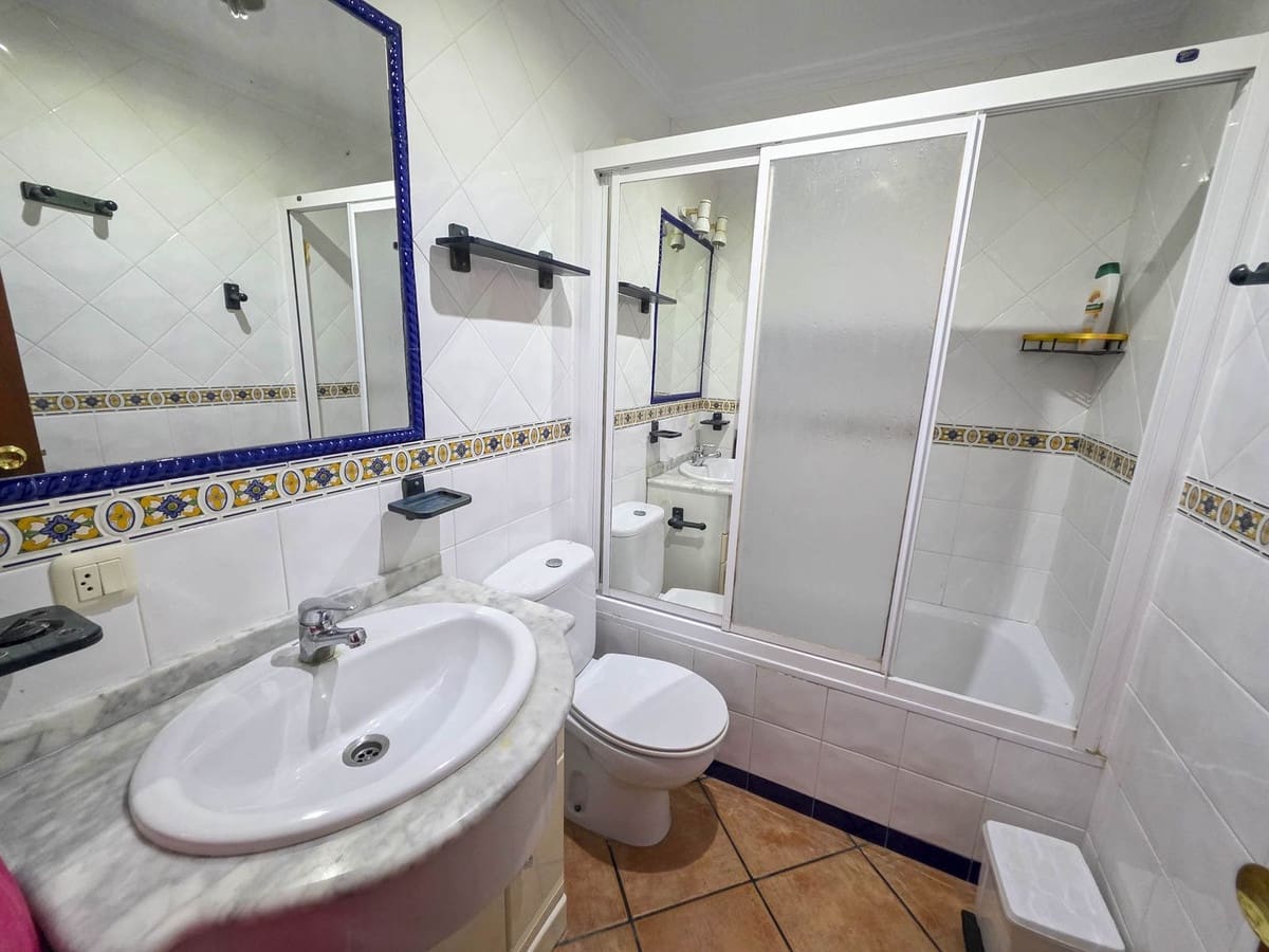 2 bedroom Townhouse for sale in La Duquesa / Puerto de la Duquesa with pool garage - € 265,000 (Ref: 9721533)