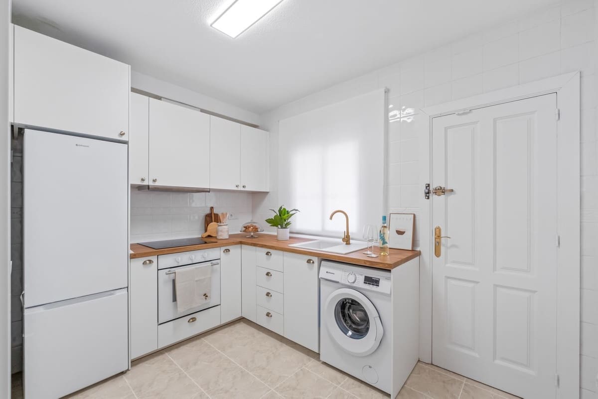 2 bedroom Townhouse for sale in La Florida with pool - € 205,000 (Ref: 9721534)