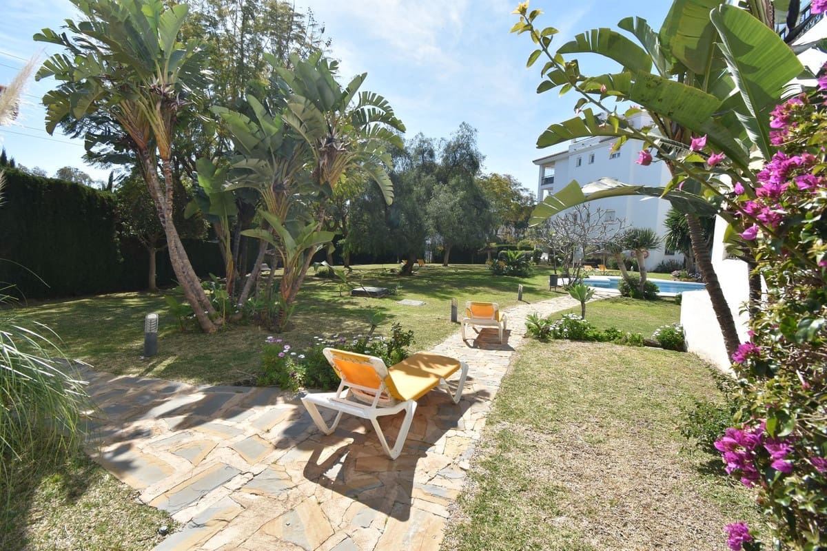 2 bedroom Apartment for sale in Calahonda with pool garage - € 330,000 (Ref: 9726551)