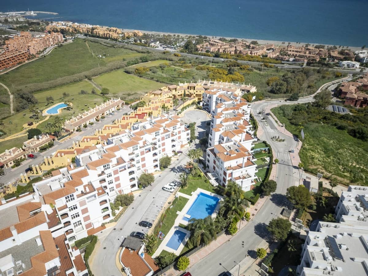 3 chambre Appartement à vendre à La Duquesa / Puerto de la Duquesa - 375 000 € (Ref: 9726566)