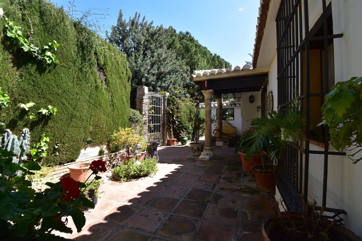 4 soveværelse Villa til salg i Mijas med swimmingpool garage - € 1.399.000 (Ref: 9726568)