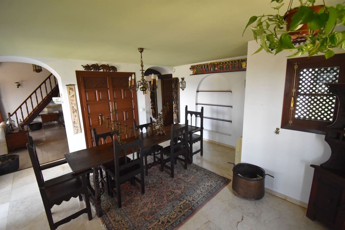 4 bedroom Villa for sale in Mijas with pool garage - € 1,399,000 (Ref: 9726568)