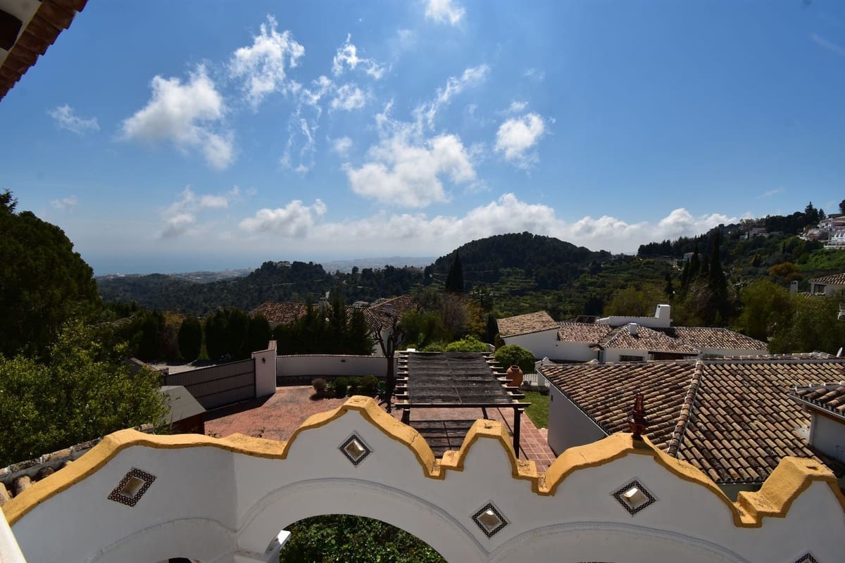 4 bedroom Villa for sale in Mijas with pool garage - € 1,399,000 (Ref: 9726568)