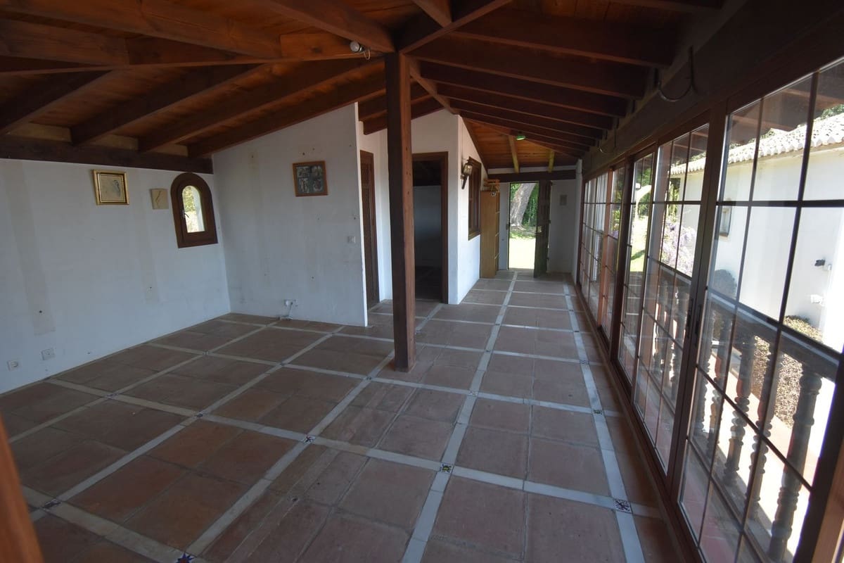 4 bedroom Villa for sale in Mijas with pool garage - € 1,399,000 (Ref: 9726568)