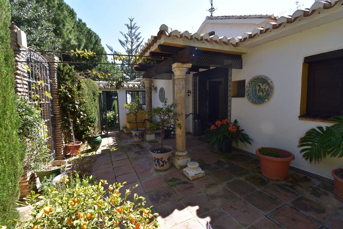 4 bedroom Villa for sale in Mijas with pool garage - € 1,399,000 (Ref: 9726568)