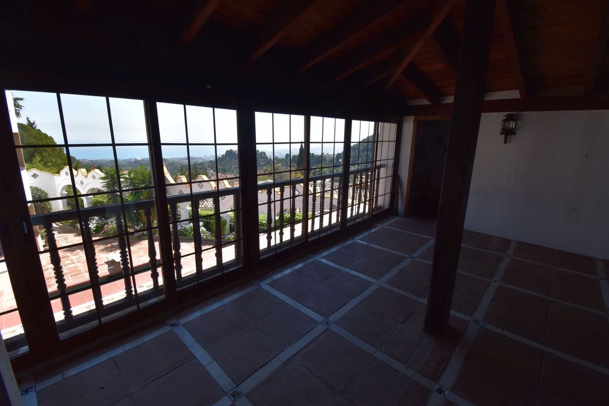 4 bedroom Villa for sale in Mijas with pool garage - € 1,399,000 (Ref: 9726568)