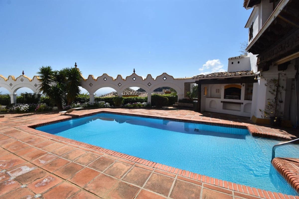 4 bedroom Villa for sale in Mijas with pool garage - € 1,399,000 (Ref: 9726568)