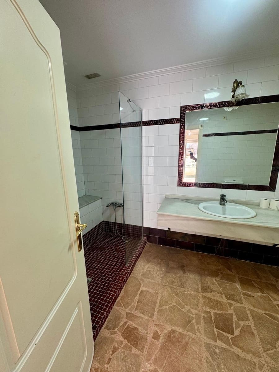 5 quarto Apartamento para venda em Torrevieja - 255 000 € (Ref: 9729291)