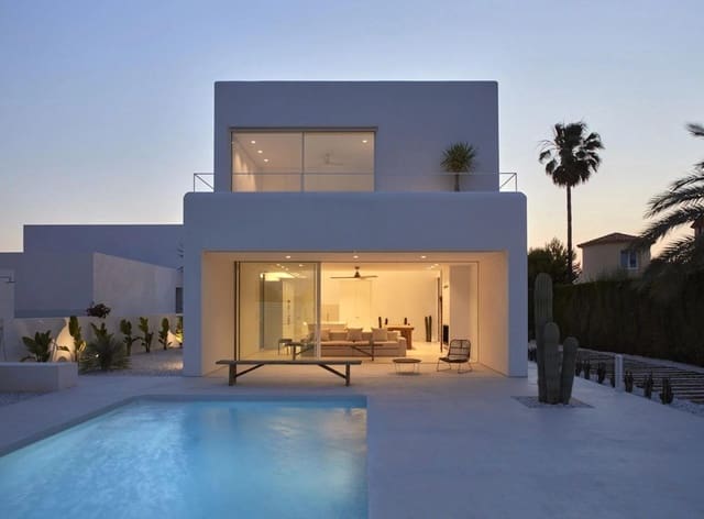3 quarto Bungalow para venda em Centro, Estepona com piscina - 1 100 000 € (Ref: 9730959)